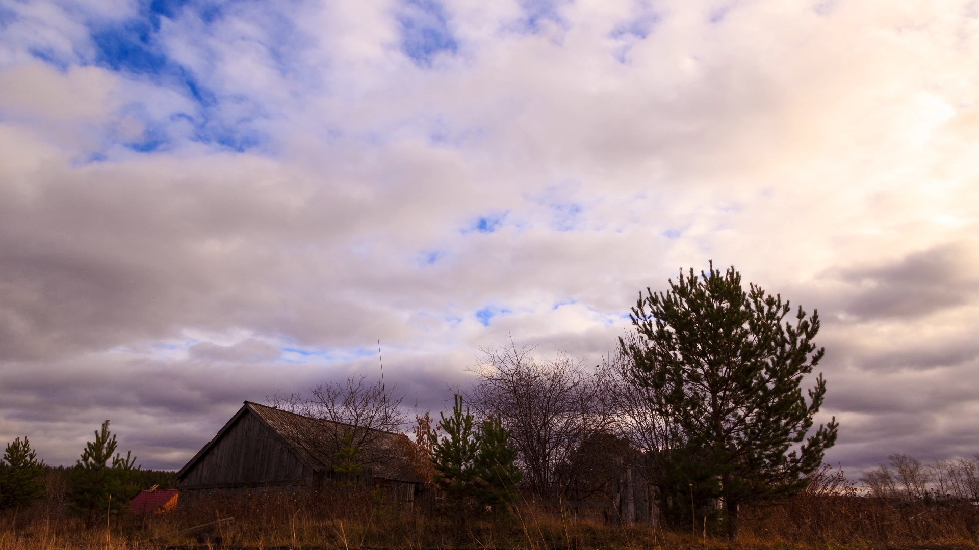 Clouds sweep over the barn. Time Lapse